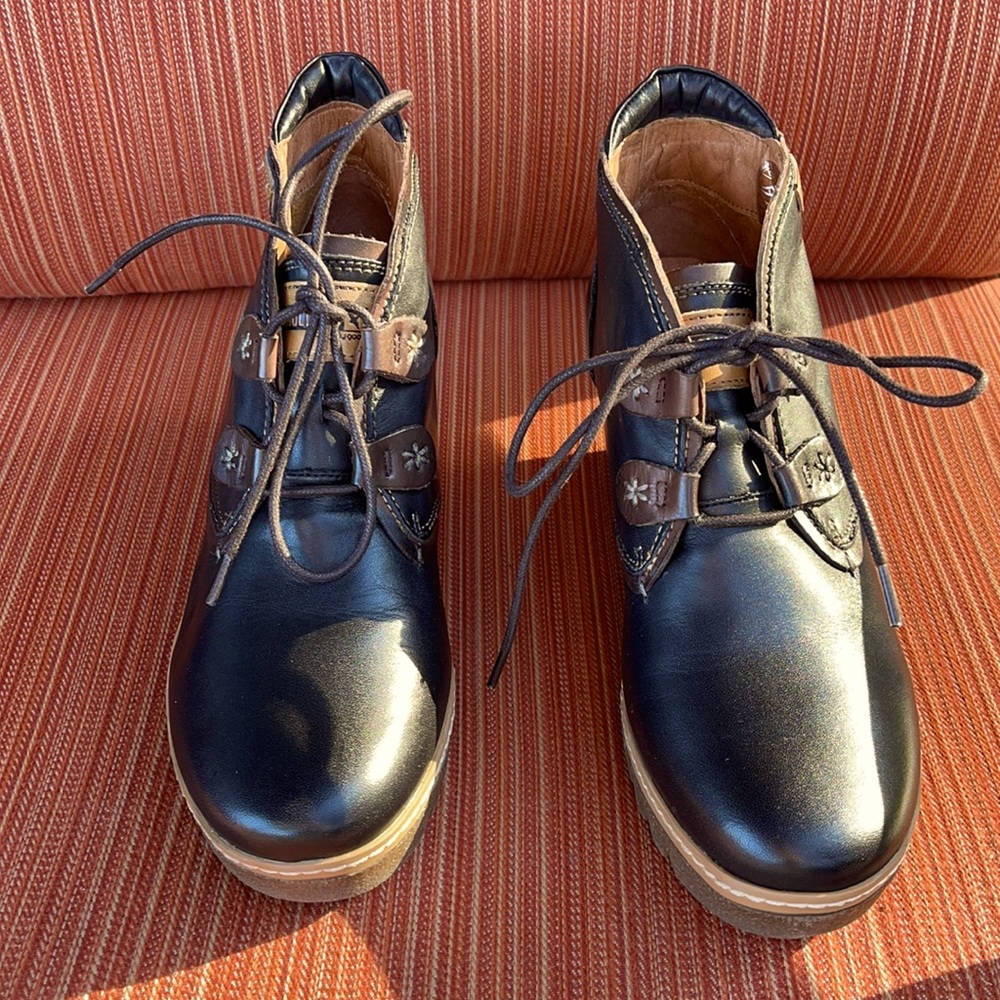 Pikolinos black booties, never worn, size 37
